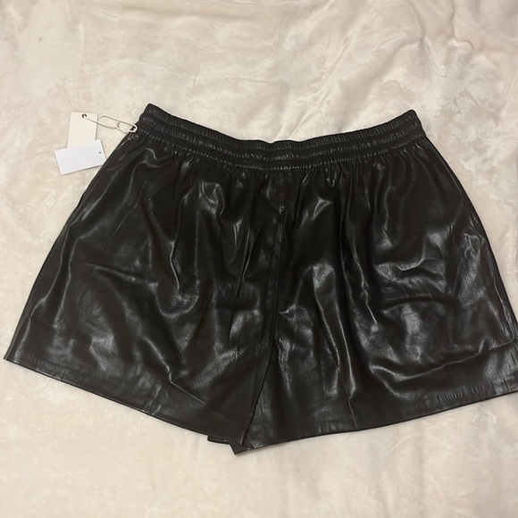 Good American Better Than Leather Shorts - Picture 8 of 13